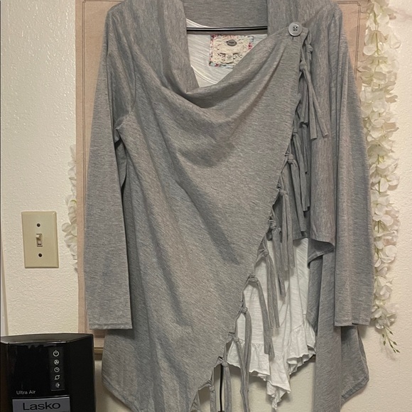 Cupio Gray and Cream Women's Cardigan - Picture 4 of 4